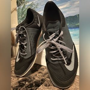 Women’s Nike tennis shoes